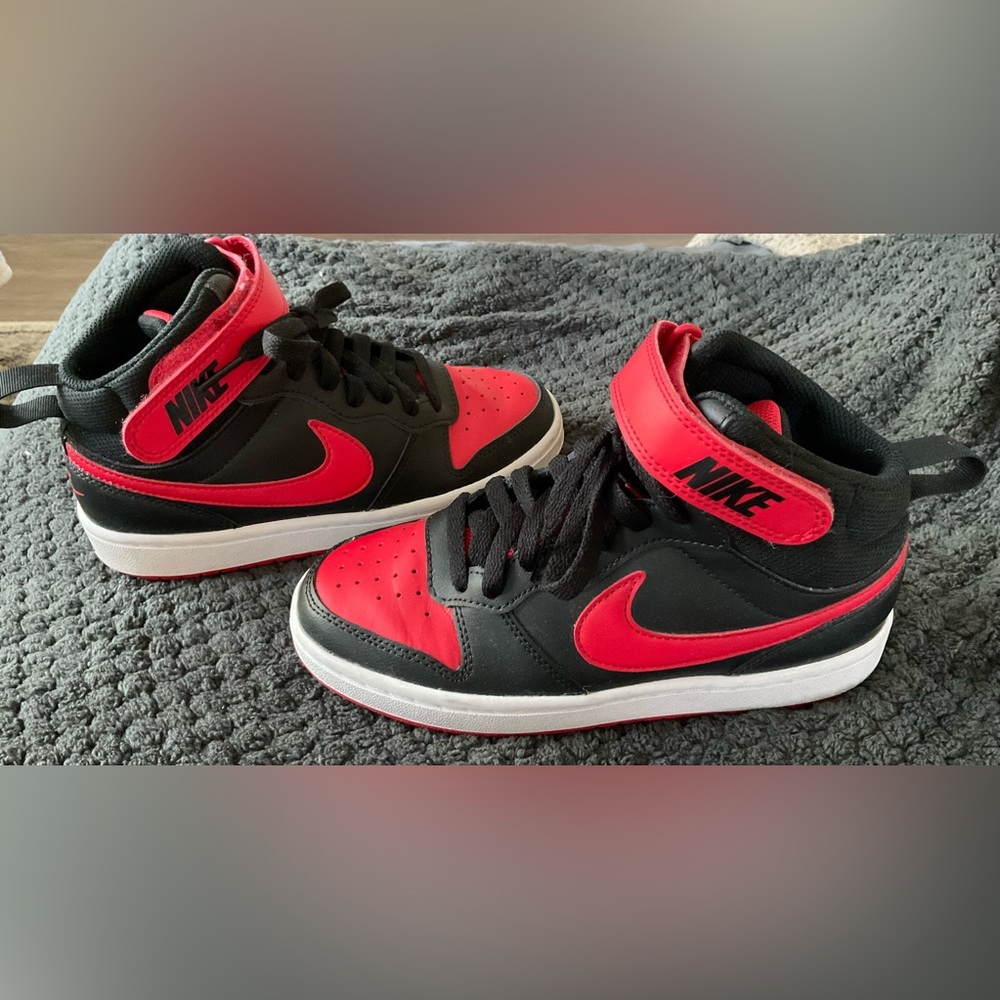 Nike court high top women's size 5 youth size 3 1/2